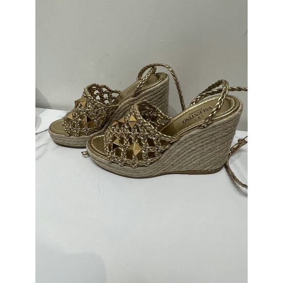 Valentino Garavani Gold Studded Espadrille Wedges - Size 38,5 - Picture 4 of 6